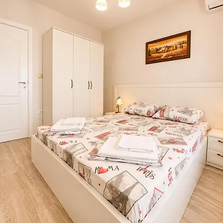1bd Ap In La Complex Private And Pool Lejlighed