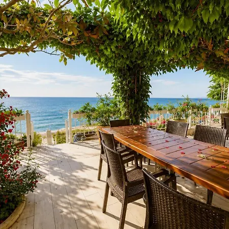 1bd Ap In La Complex Private And Pool