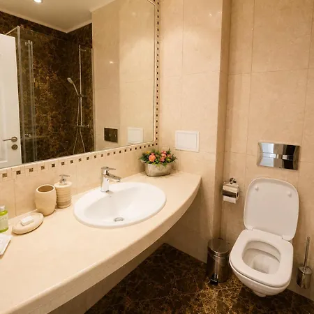 1bd Ap In La Complex Private And Pool Lejlighed Golden Sands
