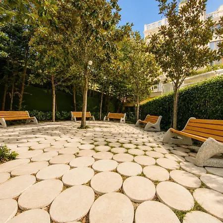 1bd Ap In La Complex Private And Pool *