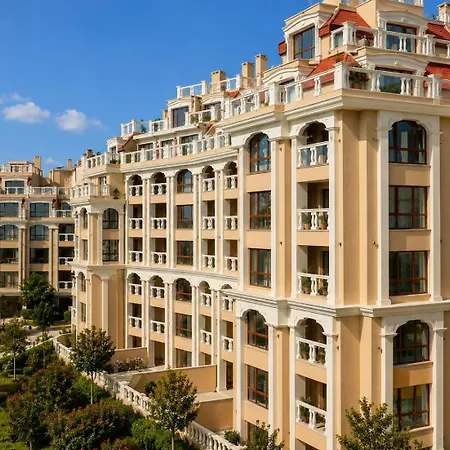 1bd Ap In La Complex Private And Pool Golden Sands