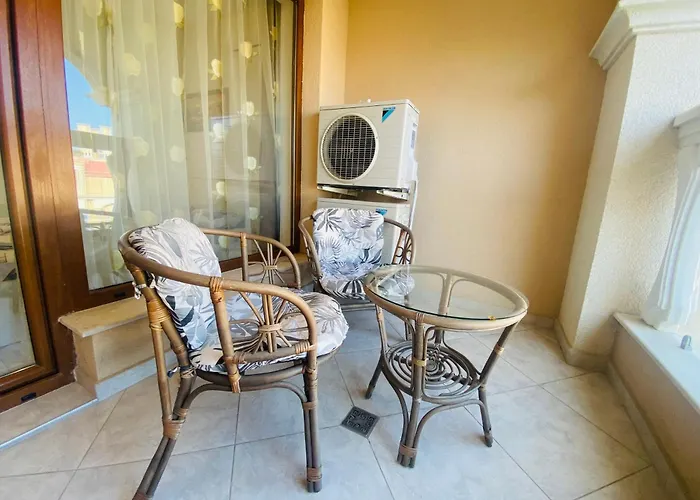 1bd Ap In La Complex Private And Pool *